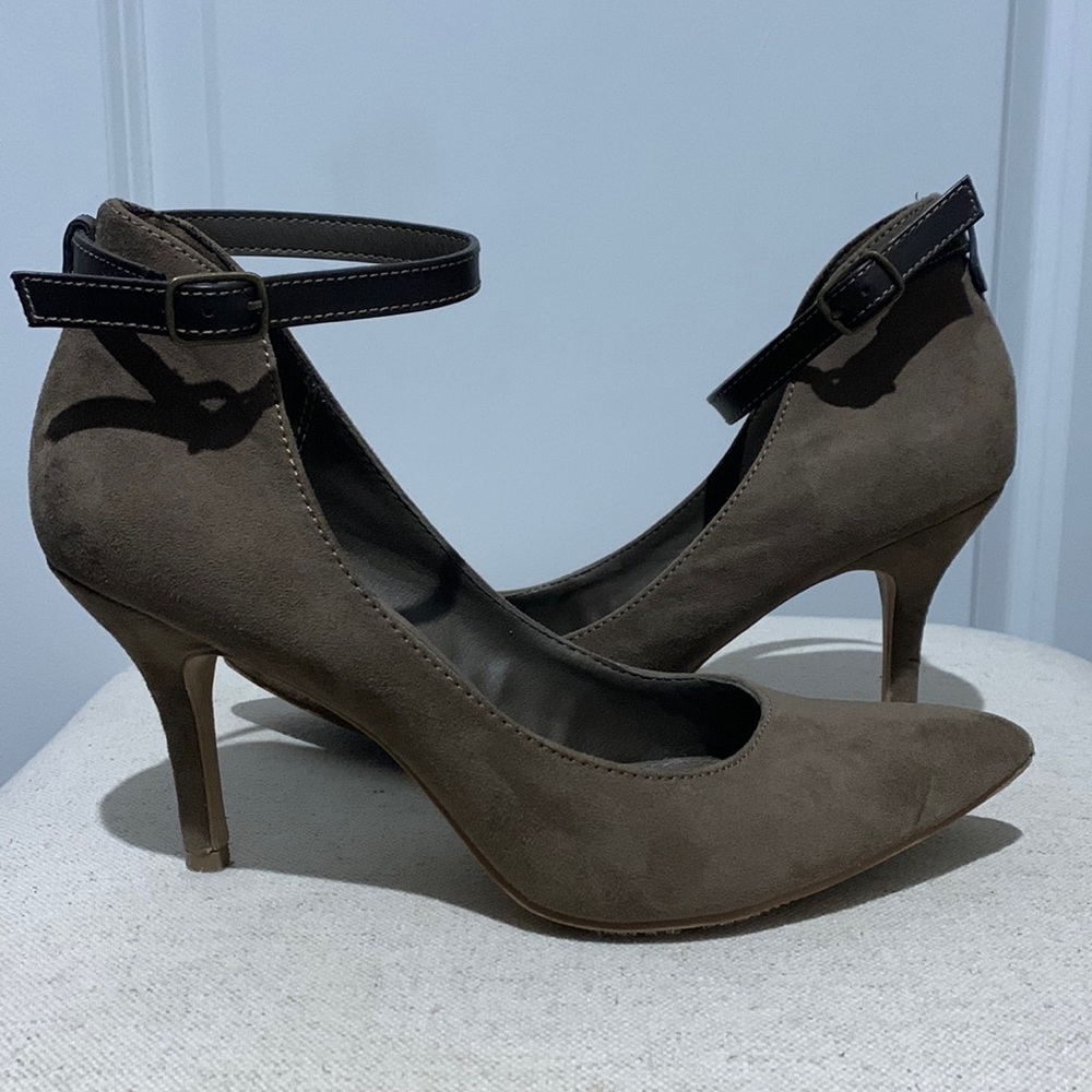 MIA taupe suede heels size 7.5 like new